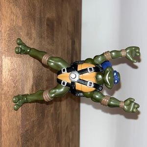 Original Leonardo of TMNT. Used, but in almost mint condition. Just no weapons.